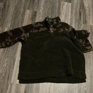 Like new! Green and camo fleece sweater